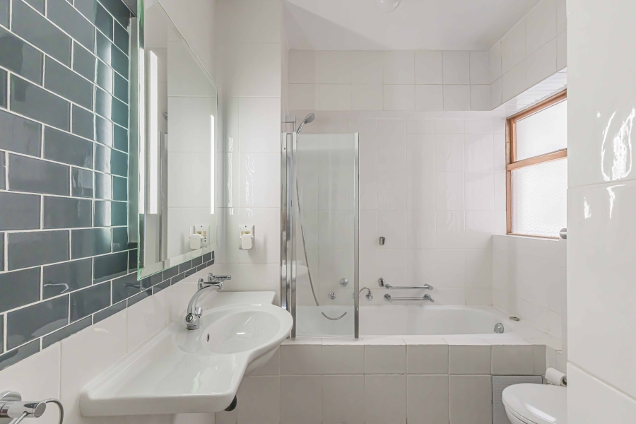 3 Bedroom Property for Sale in Sea Point Western Cape